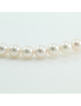 Strand of top quality spherical white Japanese Akoya pearls Thigh