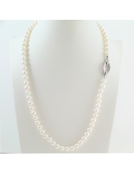 Collier femme Perles japonaises d'Akoya Fermoir en or blanc et diamants