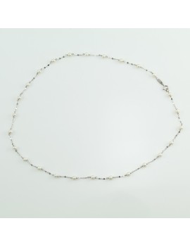 Women's white gold mesh necklace with natural pearls