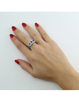 classic model ring in white gold and with three kanchanaburi sapphires