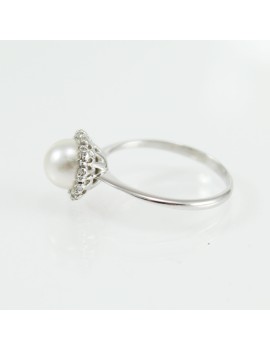 Anello donna oro bianco perla Akoya bianca 7 mm con diamanti Coscia lato